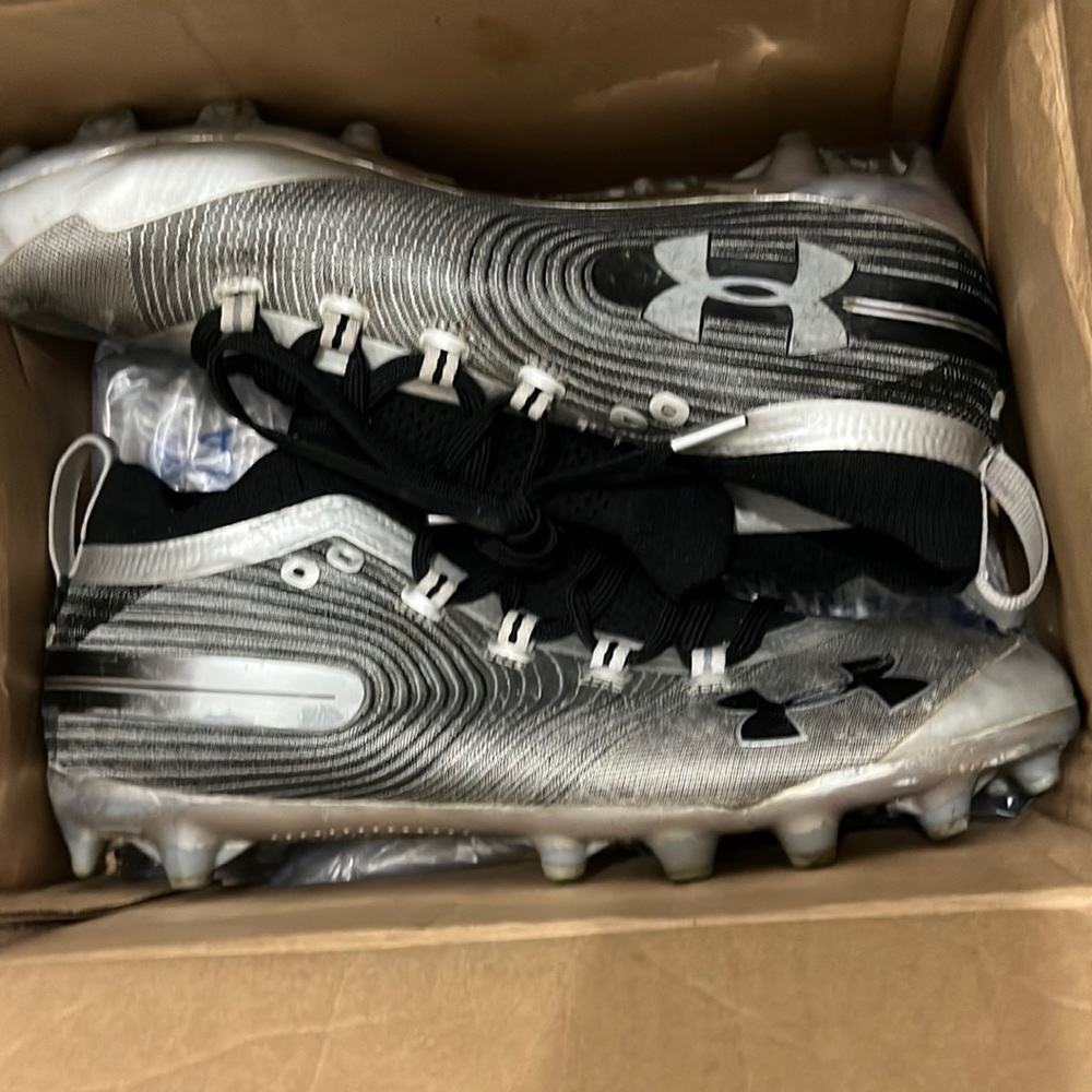 Size 10 men’s used football cleats